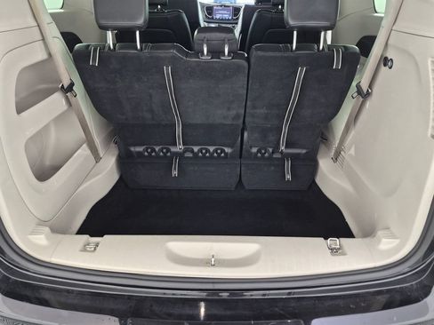 Used 2024 Chrysler Pacifica Touring-L FWD image 28