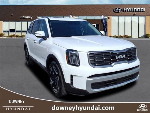 Used 2025 Kia Telluride S image 3