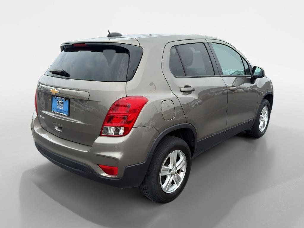 Used 2022 Chevrolet Trax LS w/ Tint and Cruise Package AWD/4WD image 5