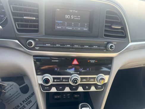 Used 2020 Hyundai Elantra SE image 13