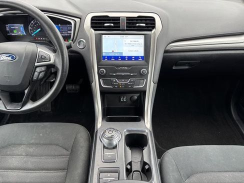 Used 2019 Ford Fusion SE image 16