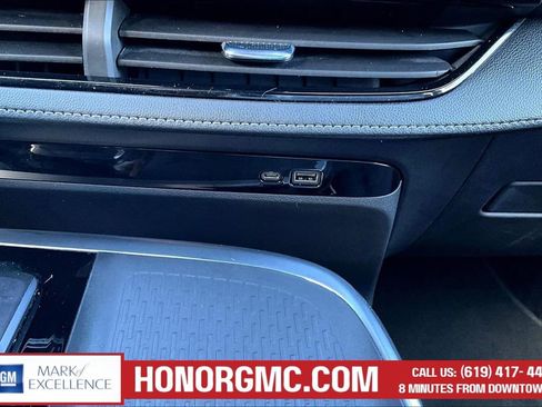 Used 2025 Buick Enclave Preferred image 16