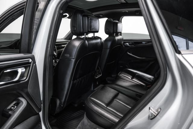 Used 2018 Porsche Macan Sport Edition AWD/4WD image 35