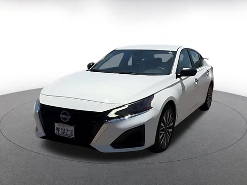 Used 2025 Nissan Altima 2.5 SV FWD image 7