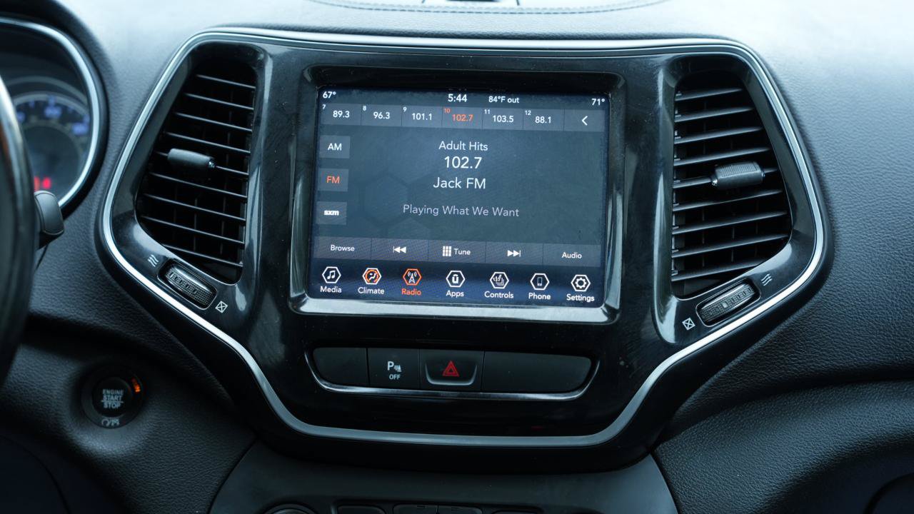 Used 2019 Jeep Cherokee Limited AWD/4WD image 18