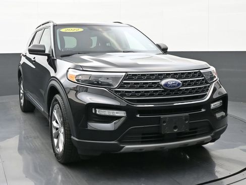 Used 2022 Ford Explorer XLT w/ Equipment Group 202A image 8