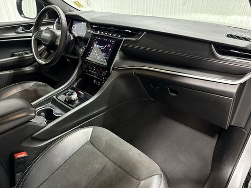 Used 2024 Jeep Grand Cherokee Altitude image 30