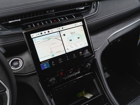 New 2025 Jeep Grand Cherokee Limited image 23