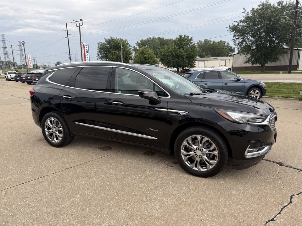 Used 2019 Buick Enclave Avenir w/ Avenir Technology Package AWD/4WD image 4