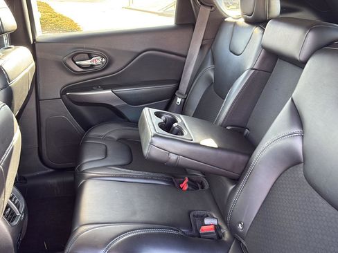 Used 2019 Jeep Cherokee Latitude Plus w/ Comfort/Convenience Group image 15