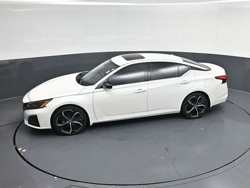 Used 2024 Nissan Altima 2.5 SR w/ SR Premium Package image 43