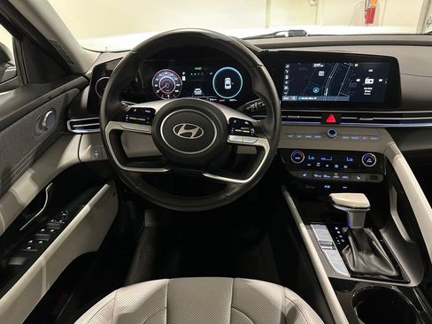 Used 2025 Hyundai Elantra Limited FWD image 42