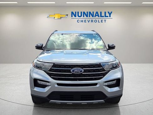 Used 2024 Ford Explorer XLT w/ Equipment Group 202A AWD/4WD image 8