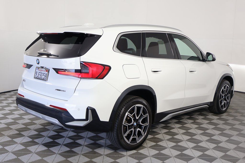 Used 2023 BMW X1 xDrive28i w/ Convenience Package AWD/4WD image 4