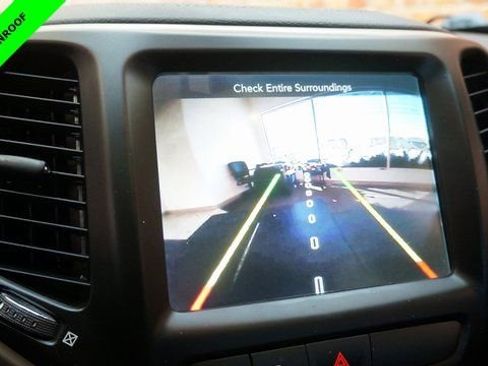 Used 2018 Jeep Cherokee Limited image 17