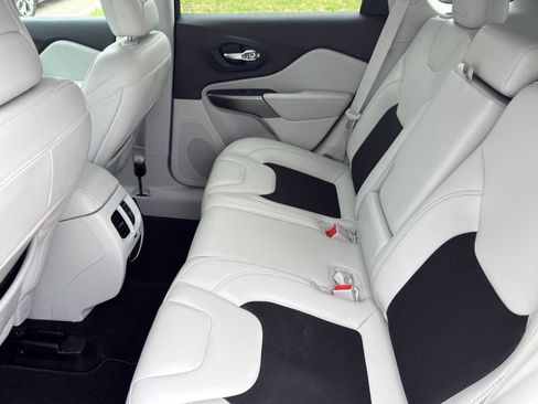 Used 2021 Jeep Cherokee Latitude Plus image 35