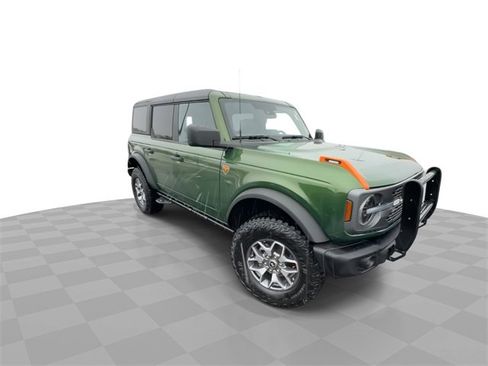 Used 2025 Ford Bronco Badlands image 2