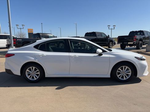 Used 2025 Toyota Camry LE FWD image 6
