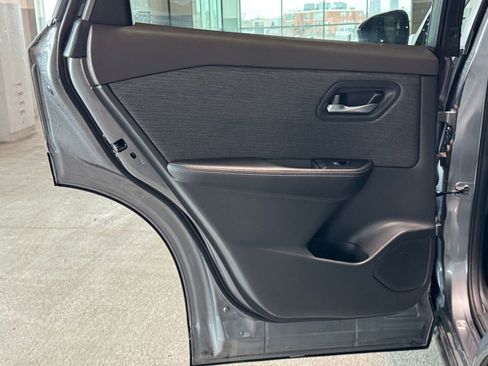 Used 2023 Nissan Rogue SV image 30