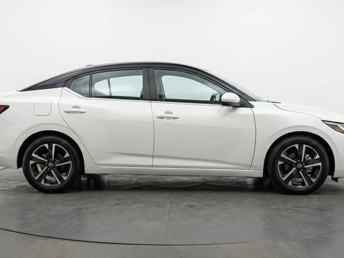 Used 2025 Nissan Sentra SV FWD image 11