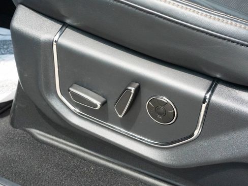 Used 2024 Ford Expedition Platinum RWD image 18