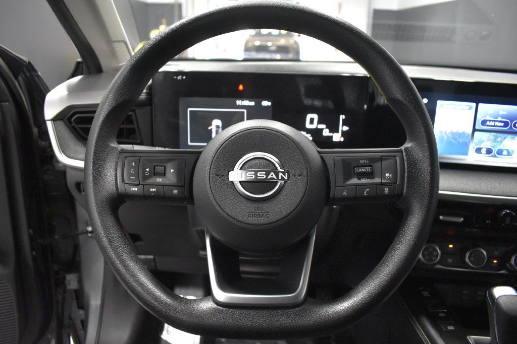 Used 2025 Nissan Kicks SV AWD/4WD image 25