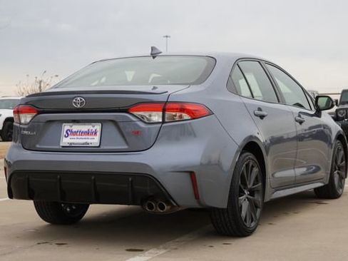 Used 2024 Toyota Corolla SE w/ SE Premium Package image 9