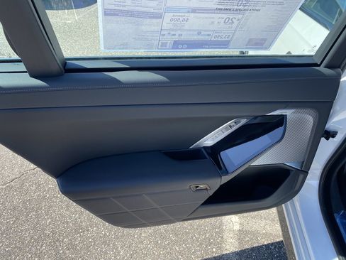 Used 2024 BMW 760i xDrive w/ Executive Package image 5