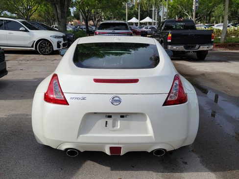 Used 2016 Nissan 370Z Touring RWD image 8