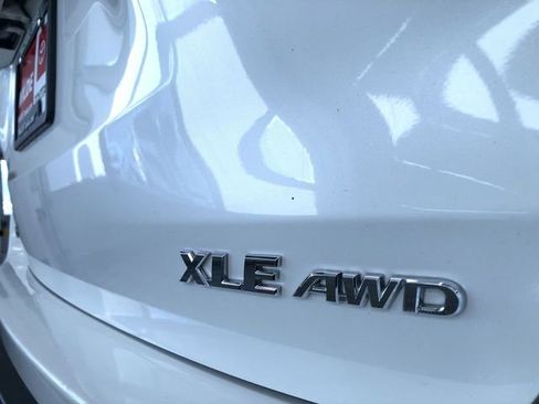 Certified 2017 Toyota Highlander XLE image 17