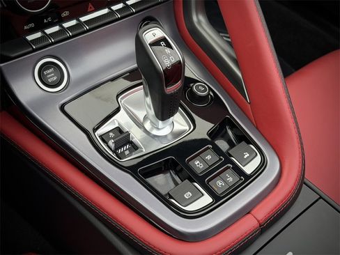 Used 2022 Jaguar F-TYPE Convertible image 31