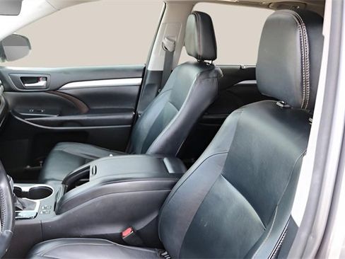 Used 2018 Toyota Highlander XLE image 13