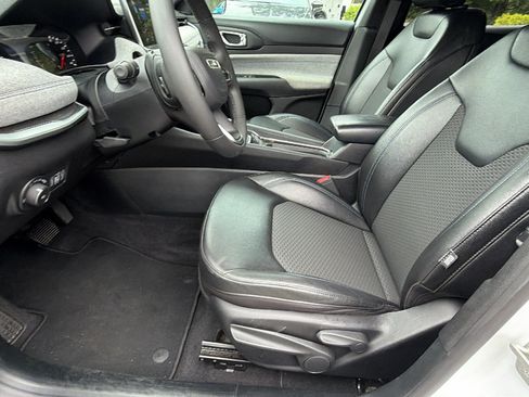 Used 2024 Jeep Compass Latitude AWD/4WD image 16