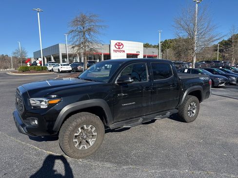 Used 2023 Toyota Tacoma TRD Off-Road image 2
