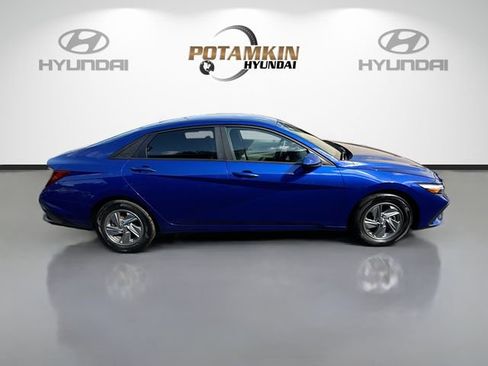 Certified 2024 Hyundai Elantra SE image 4