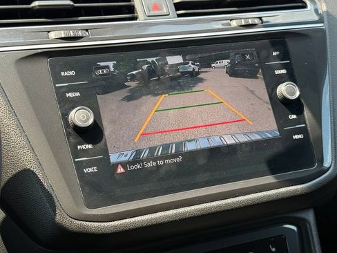 Used 2023 Volkswagen Tiguan SE w/ Panoramic Sunroof Package AWD/4WD image 19