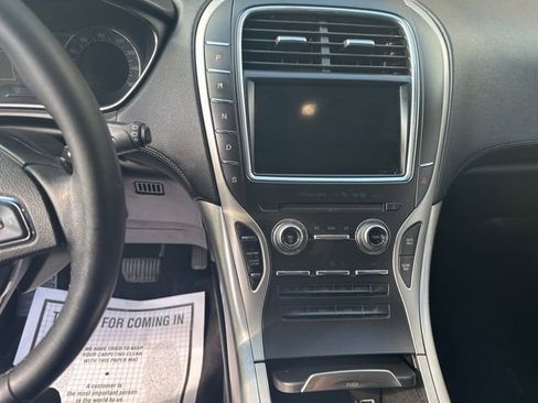 Used 2018 Lincoln MKX Premiere FWD image 12
