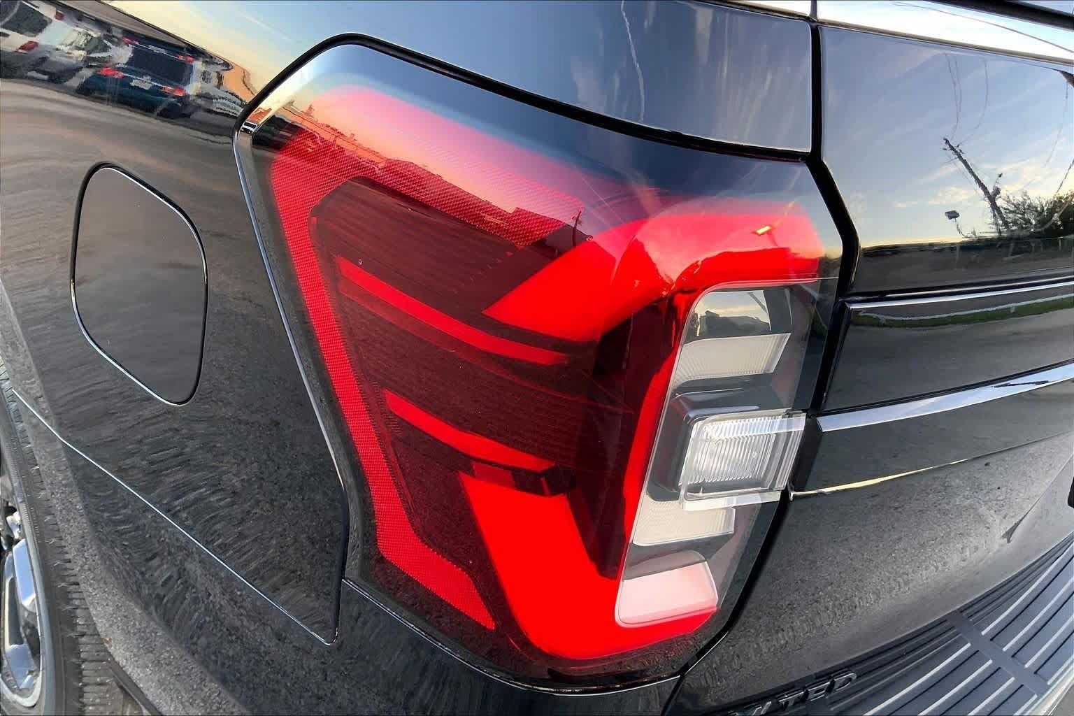 Used 2023 Ford Expedition Limited RWD image 28