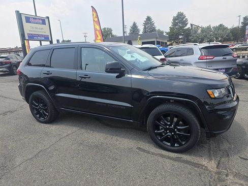 Used 2021 Jeep Grand Cherokee Laredo X AWD/4WD image 12