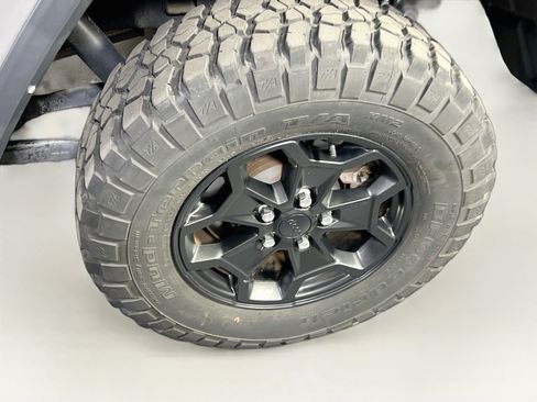 Used 2023 Jeep Gladiator Sport AWD/4WD image 29