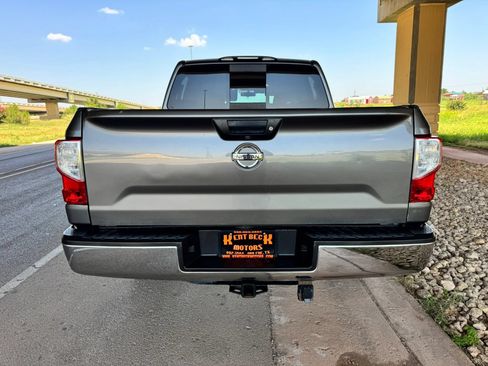 Used 2018 Nissan Titan SV AWD/4WD image 4