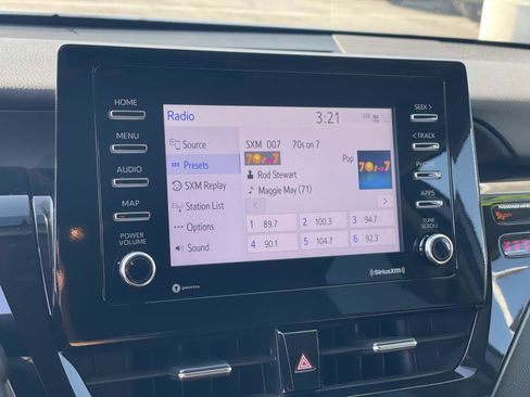 Used 2023 Toyota Camry SE image 10