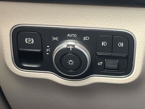 Used 2023 Mercedes-Benz GLB 250 4MATIC image 32
