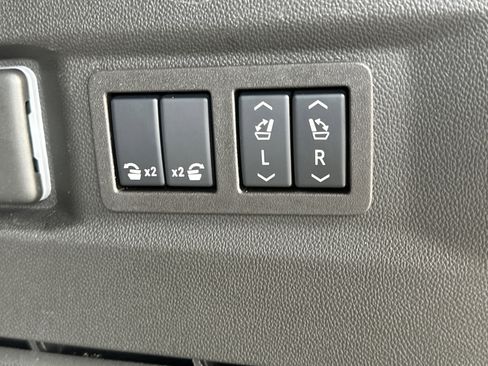 Used 2025 Chevrolet Tahoe Premier image 21