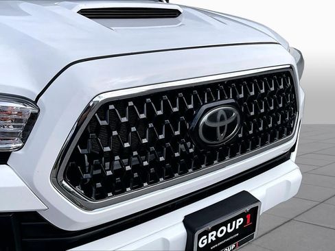 Used 2019 Toyota Tacoma TRD Sport w/ Technology Package AWD/4WD image 31