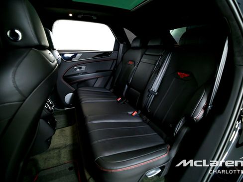 Used 2022 Bentley Bentayga image 17