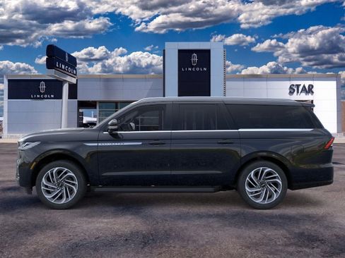 New 2026 Lincoln Navigator L Premier AWD/4WD image 3