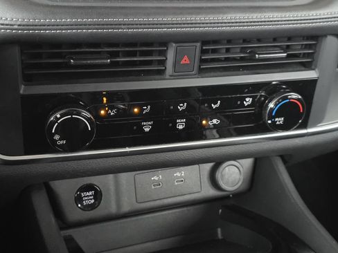 Used 2024 Nissan Rogue S FWD image 18