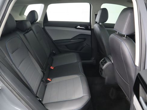 Certified 2024 Volkswagen Taos SE image 22