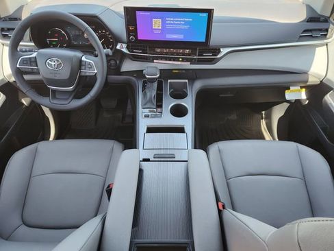 New 2026 Toyota Sienna XLE image 24